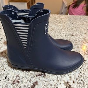 London Fog navy blue rain boots $12